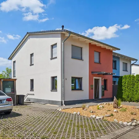 Moritz Mit Kleiner Terrasse Und Stellplatz 科堡