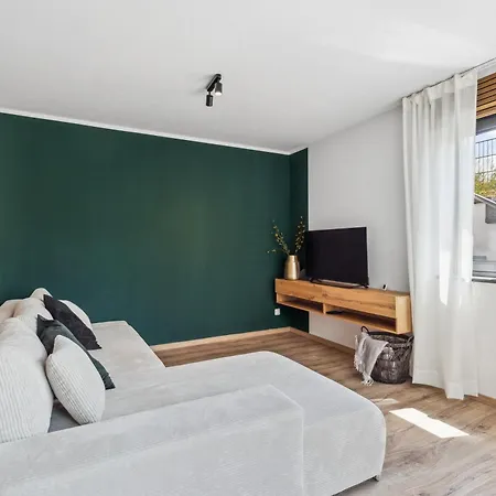 Moritz Mit Kleiner Terrasse Und Stellplatz *